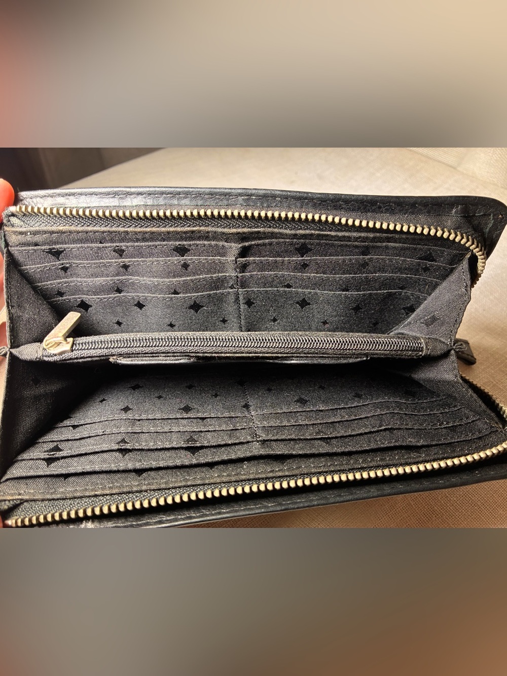 Fossil Black Genuine Leather Zip Around Wallet Keyhole Logo Organizer 8x4 - Picture 7 of 10